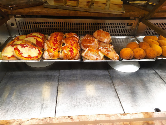 Comments and reviews of Dagnino