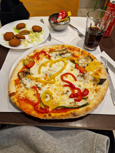 Opinii despre Pizzeria Acqua Farina e Sale în Milano - Ristorazione