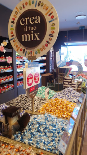 Reviews of Lindt Chocolate Shop Cilento in Eboli - Ristorazione