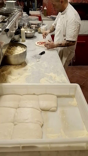 O' Cor 'e Napule Open Times