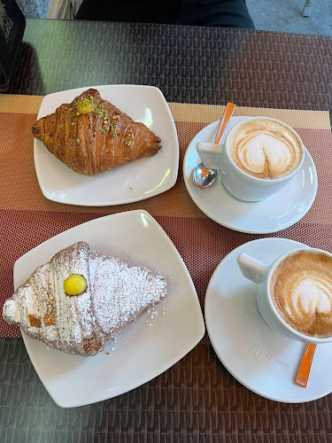 Opinii despre Panificio Pasticceria Caffetteria Bottarelli în Milano - Ristorazione