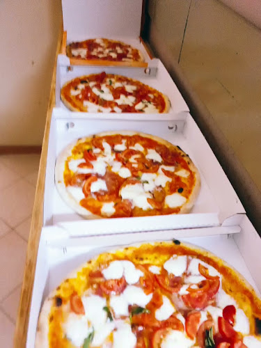 Opinii despre Pizza Express în San Cesario Sul Panaro - Ristorazione