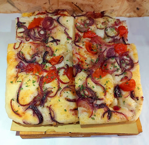 https://www.facebook.com/insonniapizzeria/