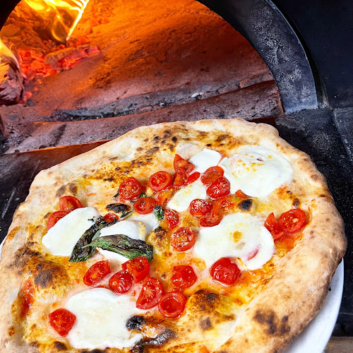 Reviews of Antica Pizzeria La Centenaria a Materdei in Napoli - Ristorazione