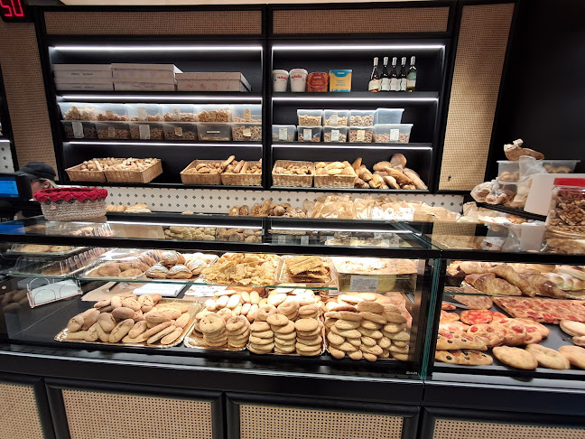 Opinii despre Panificio Mazzini - Prodotti artigianali, focacceria, pasticceria da forno în Taranto - Ristorazione