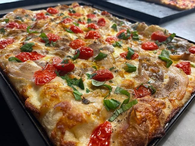 V. del Governo Vecchio, 10, 00186 Roma RM