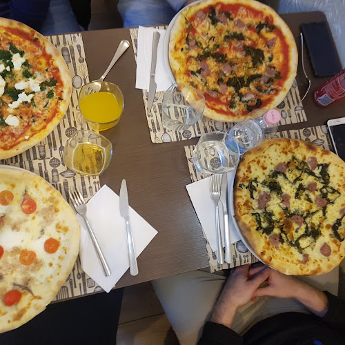 Opinii despre Pizzeria Acqua Farina e Sale în Milano - Ristorazione