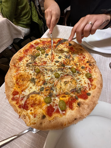 http://www.ristorantepiedigrotta.com/