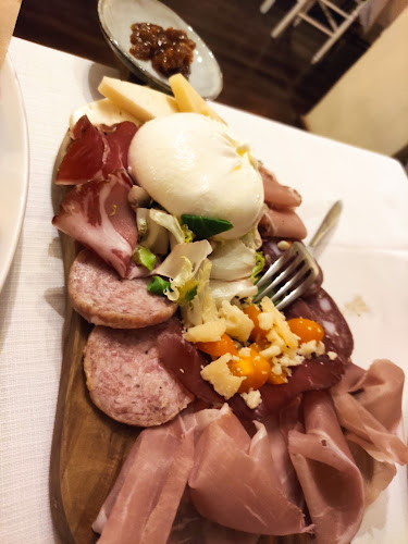 Opinii despre Osteria del Borgo în Castelraimondo - Ristorazione