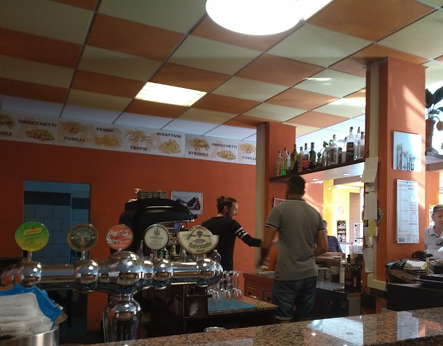 Opinii despre Màlì - italian thai coffee pub în Ferrada - Ristorazione