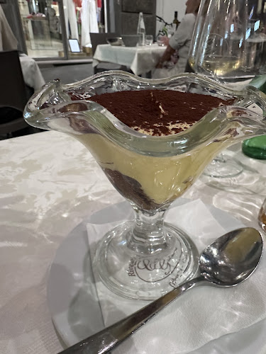 Opinii despre Bar Caffè Giuliani - Ristorante - Pizzeria - Aperitivi - Rooms în Ancona - Ristorazione