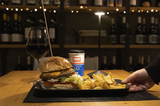 Comments and reviews of Qubbí