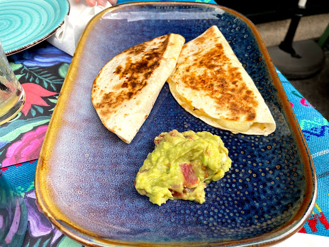 La Cucaracha Phone number