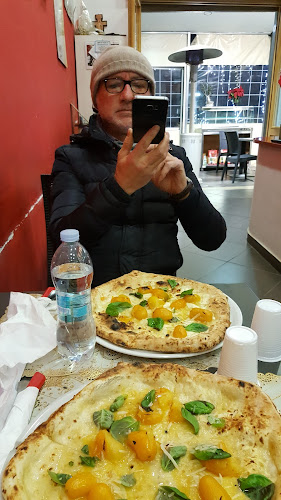 Comments and reviews of Gold Pizza