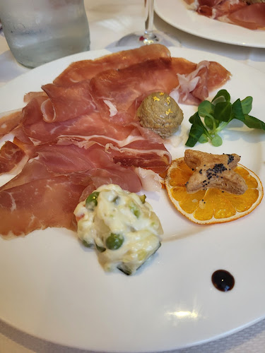 Henry's House - Ristorazione