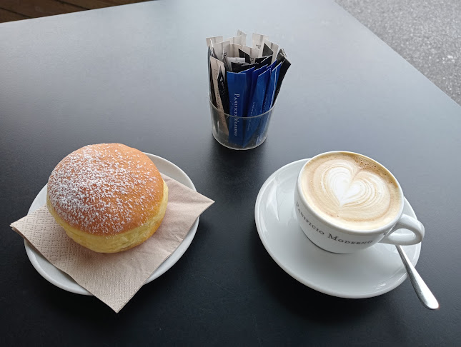Opinii despre Panificio Moderno "Briciole Food&Drink" Viale Trento, Rovereto în Rovereto - Ristorazione