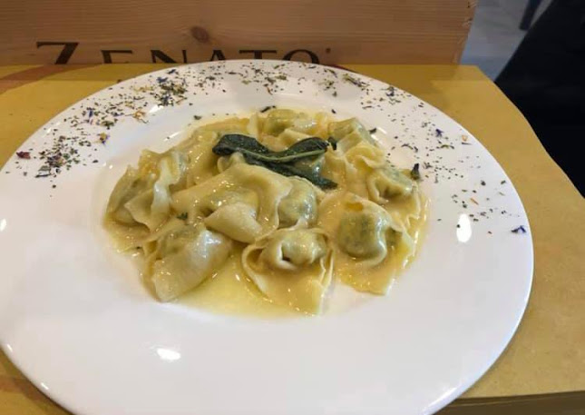 Piazza Angelo Righetti, 15, 37125 Verona VR, Italia