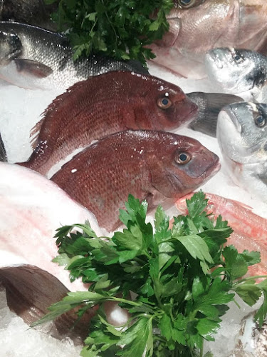 Opinii despre la Boutique del pesce Cave în Cave - Ristorazione