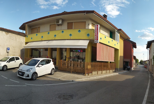 Opinii despre Pizzeria Ai Templari în San Quirino - Ristorazione