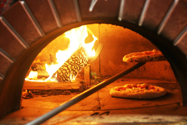 Pizzeria Lagomaggio - Pizza da Asporto con Consegna a Domicilio - Ristorazione