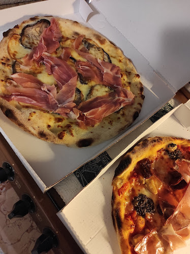 Pizza Follia Open Times