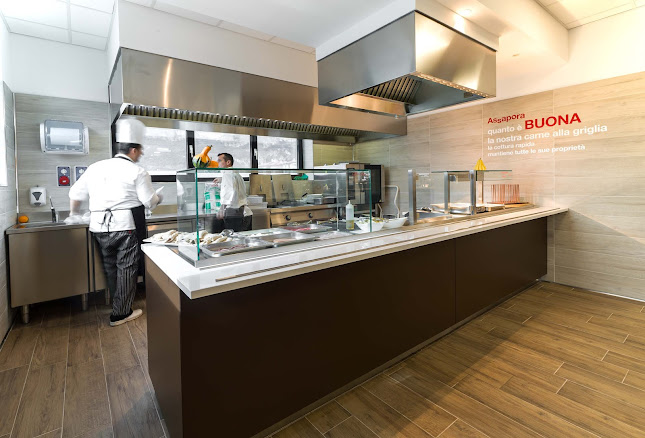 Risto 3 Ristorante Pizzeria Self Via Maccani - Ristorazione