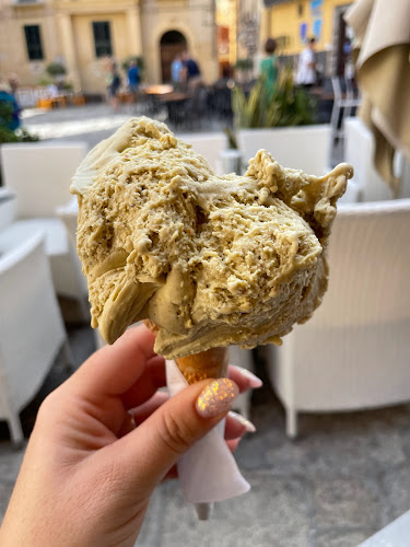 Comentarii opinii despre Carbone Cocktail Bar Gelateria