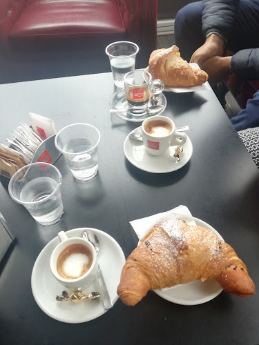 Comentarii opinii despre Alfieri House