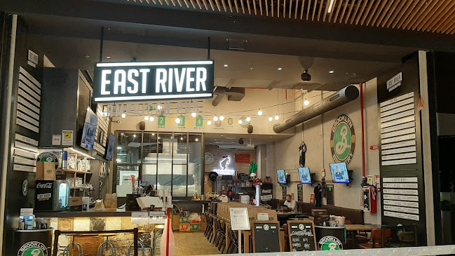 East River | American Pub Citylife