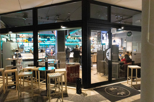 Latino cafe & bistrot Open Times