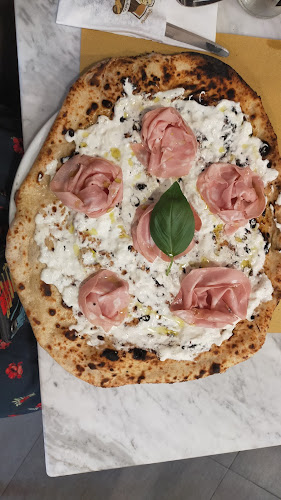 L'antica Pizzeria Da Michele Open Times