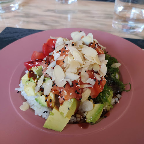 Avomaki Phone number