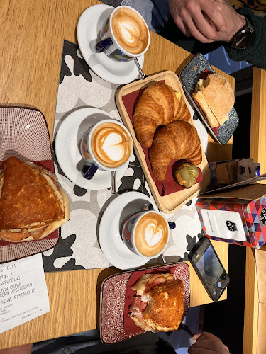 Casa Mia di Riccardo Messetti & Romana Phone number