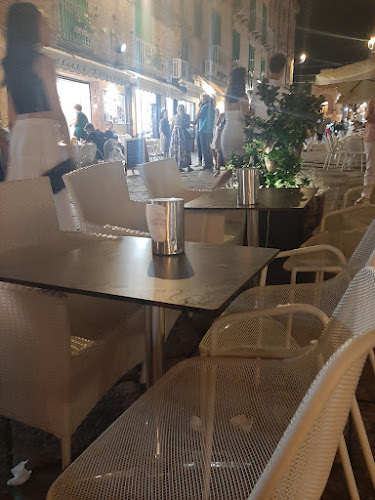 Opinii despre Carbone Cocktail Bar Gelateria în Tropea - Ristorazione