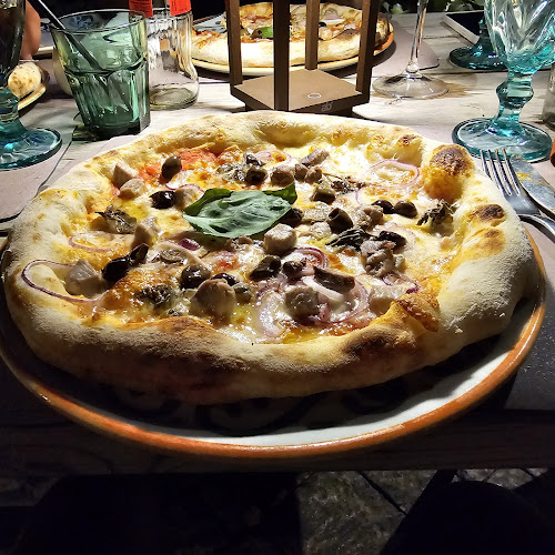 Comments and reviews of Caveau Pizzeria