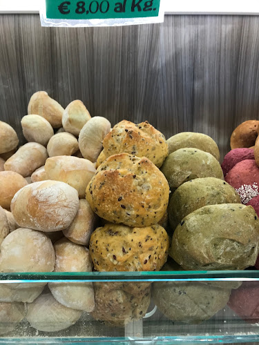 Opinii despre Forno Pasticceria San Marino di Ballestrazzi Silvia e Guerzoni Cristian & C. S.n.c. în Carpi - Ristorazione