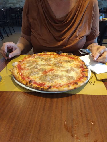 Opinii despre Tabacchi/Ristorante/Pizzeria "Bèla Ugo" în Cerro al Lambro - Ristorazione