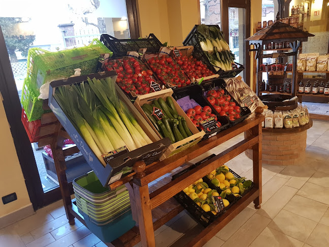 Comments and reviews of La Bella Napoli 3– Frutta Verdura & Delizie