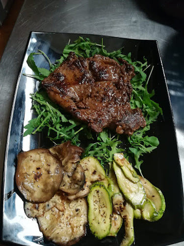 La Tana. Risto-Pub-girarrosto - Ristorazione