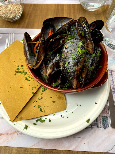 Pizza cozze & babà - Ristorazione