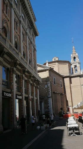 Bar Caffè Giuliani - Ristorante - Pizzeria - Aperitivi - Rooms